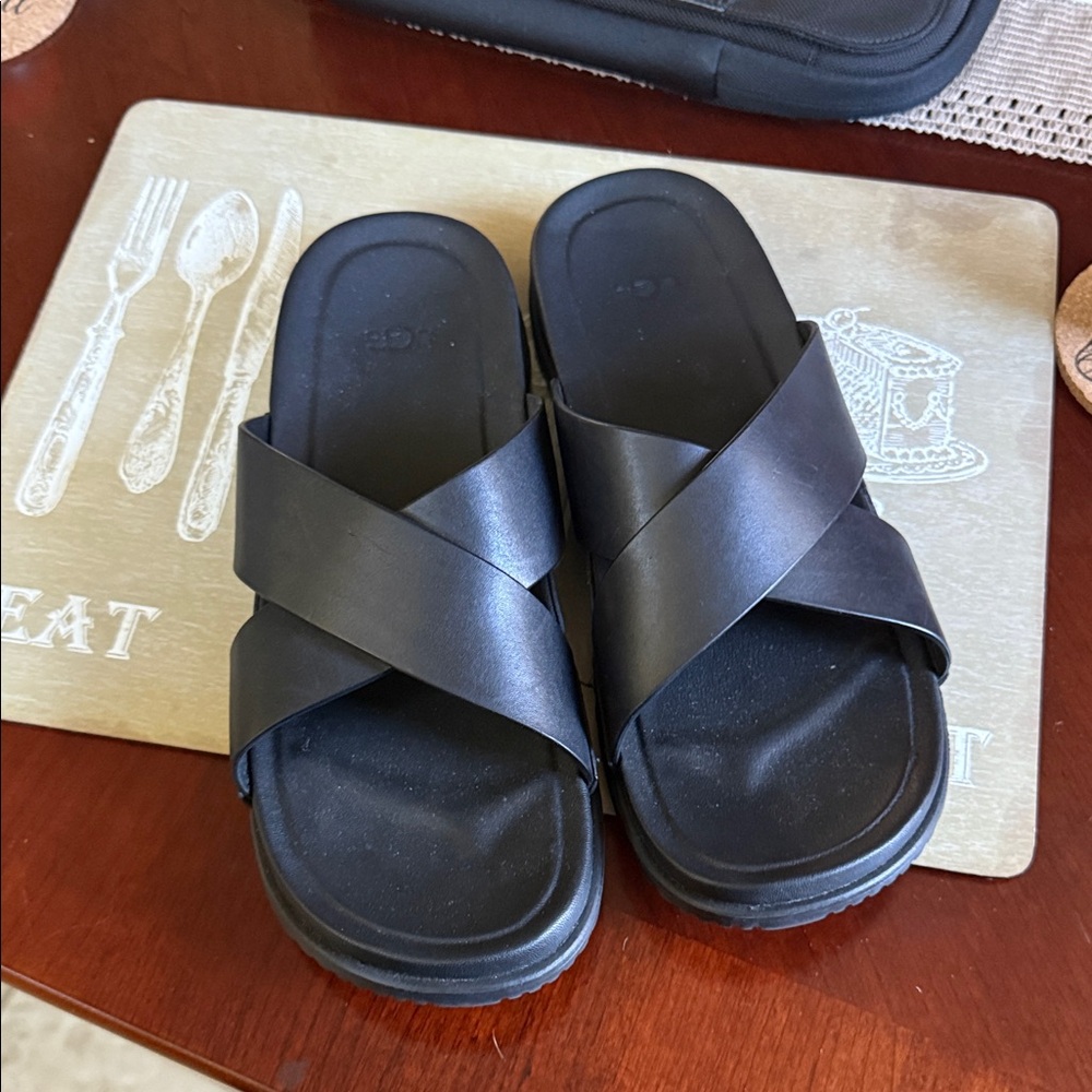 UGG Wainscott easy slide sandals. Brand new w/o box